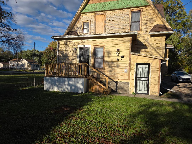 717 Perry St - Photo 2 of 18