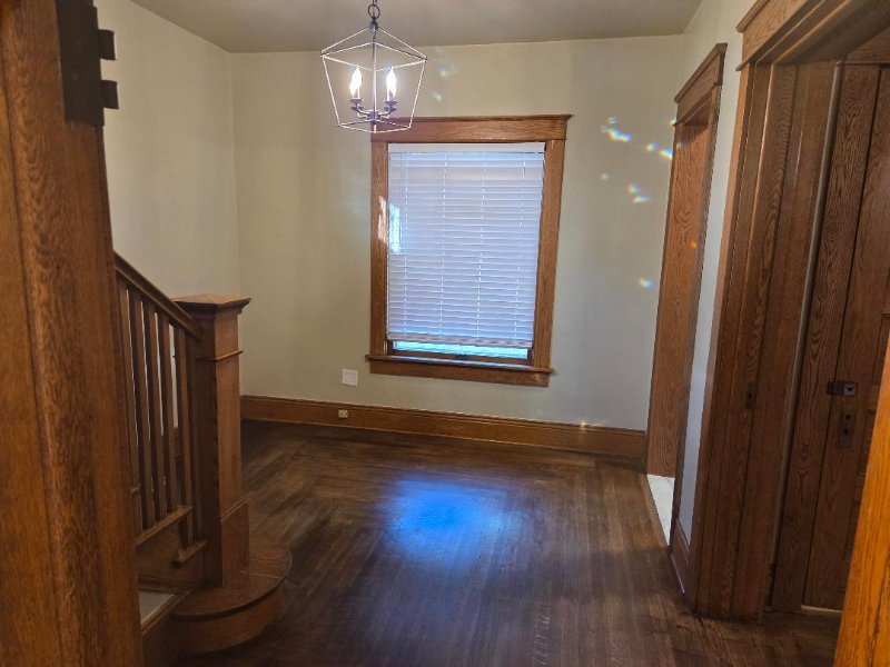 717 Perry St - Photo 4 of 18