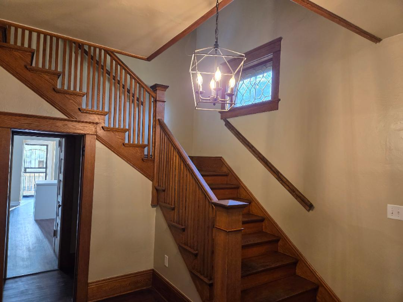 717 Perry St - Photo 5 of 18