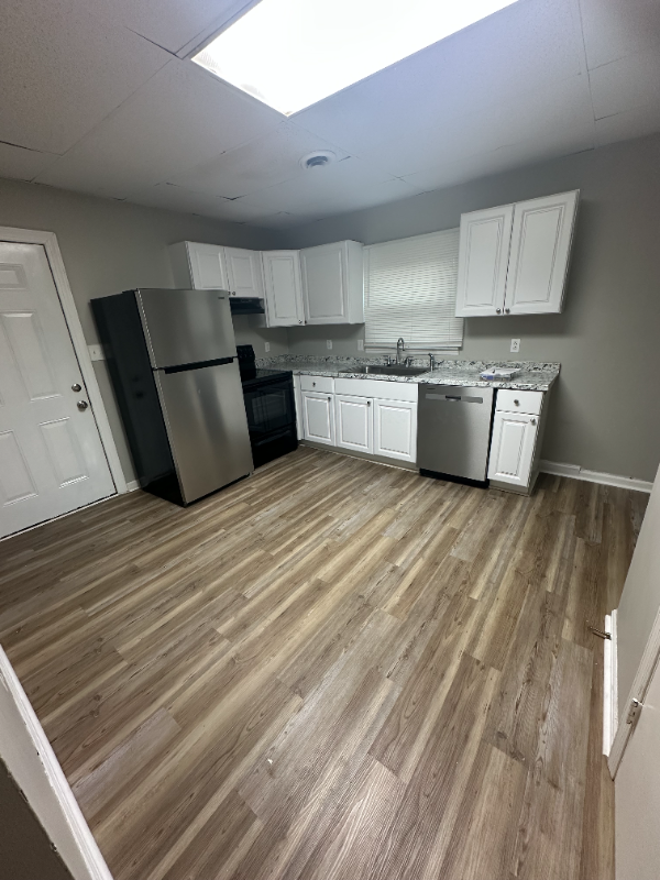 219 W Flower St #B2 - Photo 3 of 11