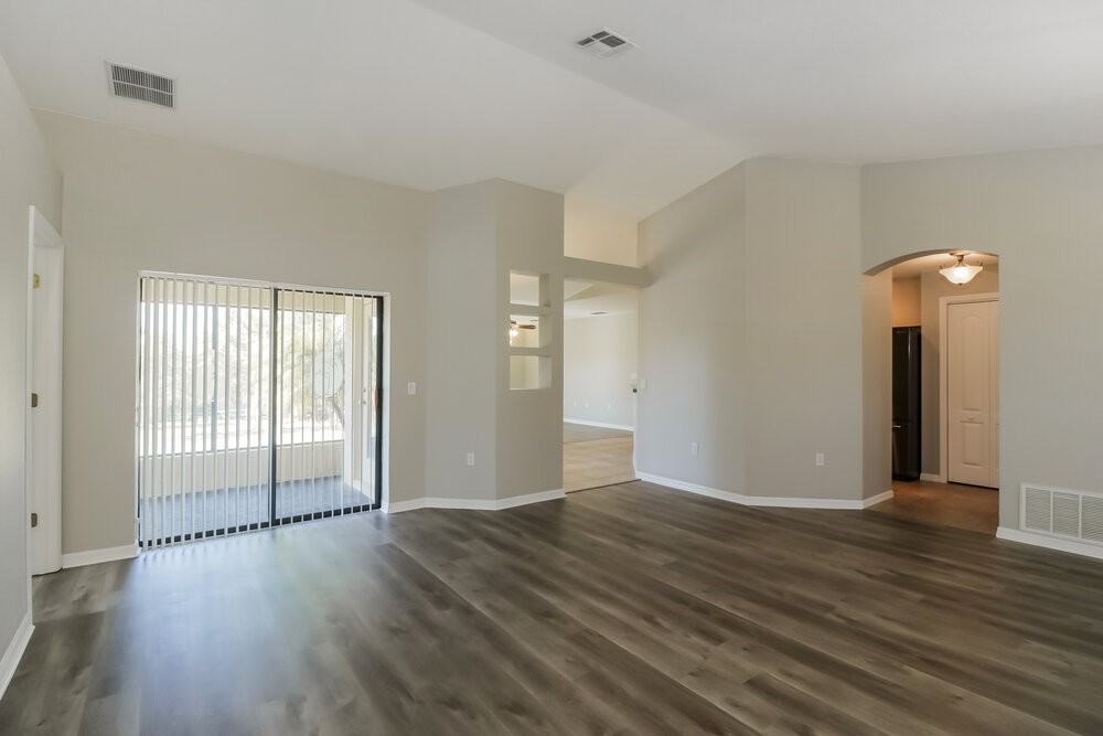 13114 Scottville St - Photo 4 of 16