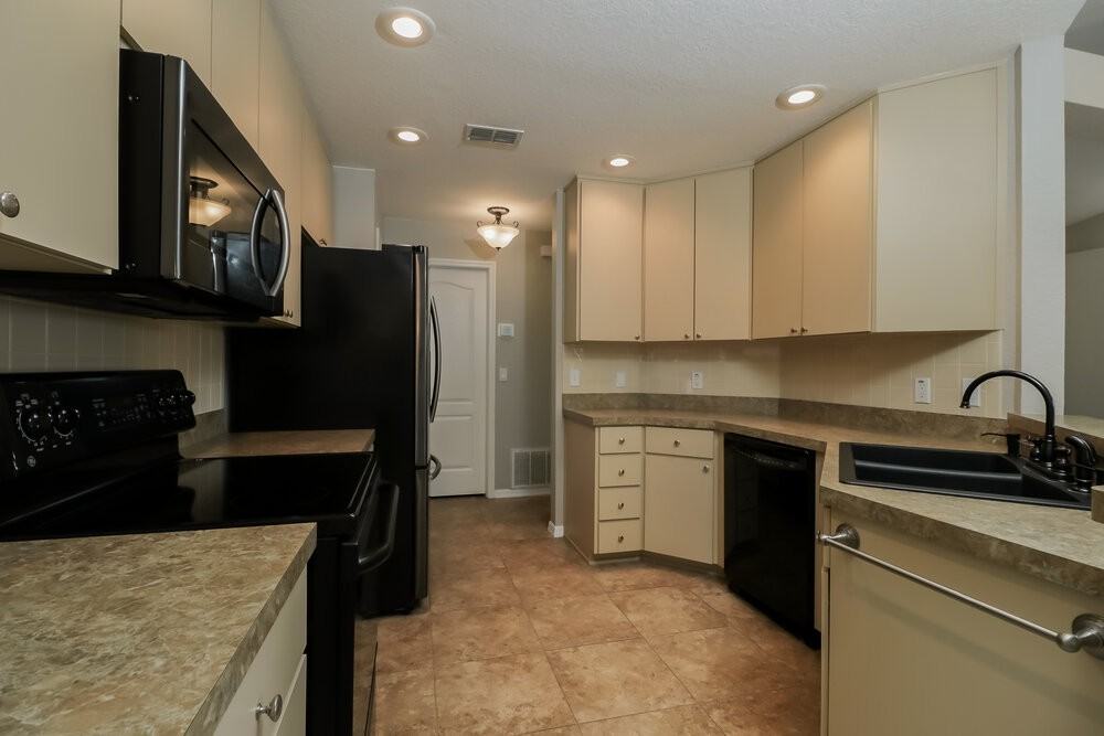 13114 Scottville St - Photo 7 of 16