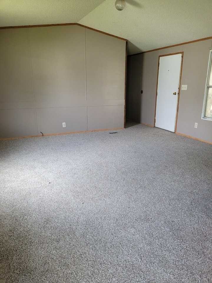 458 Petty St - Photo 2 of 4