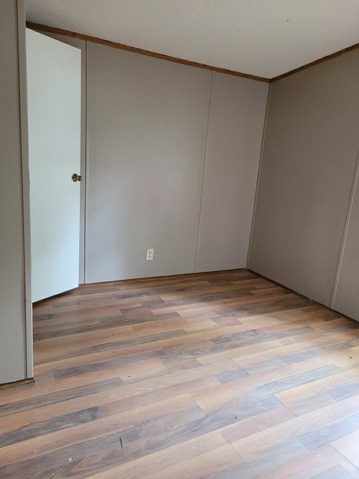 458 Petty St - Photo 3 of 4
