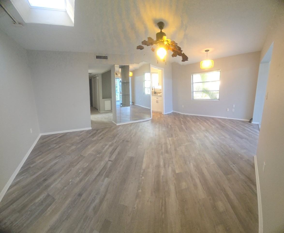 10215 Manatee Ave W #3 - Photo 4 of 16