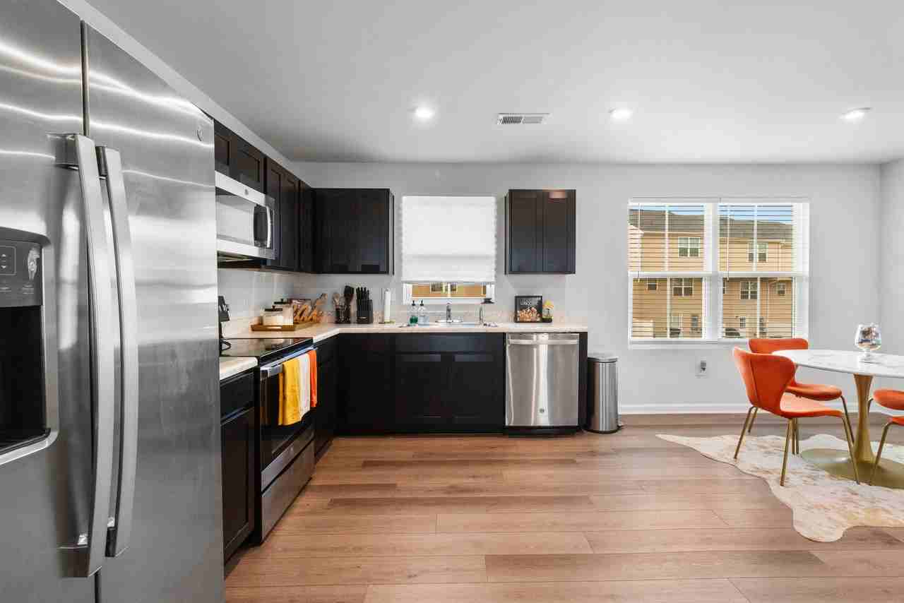 6332 Cutwater Cir - Photo 3 of 20