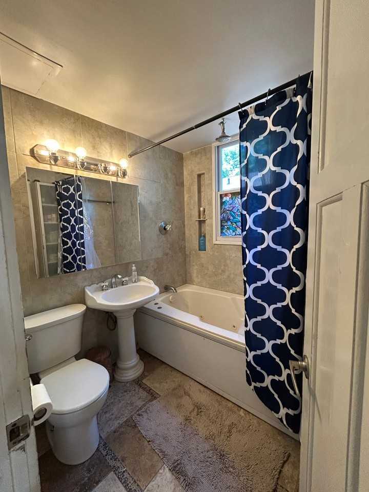 1411 Van Buren Ave #1 - Photo 7 of 11
