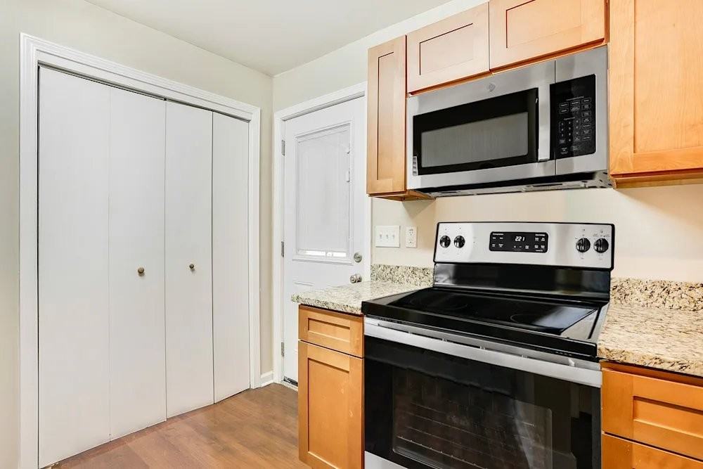 2285 Headland Dr - Photo 3 of 12