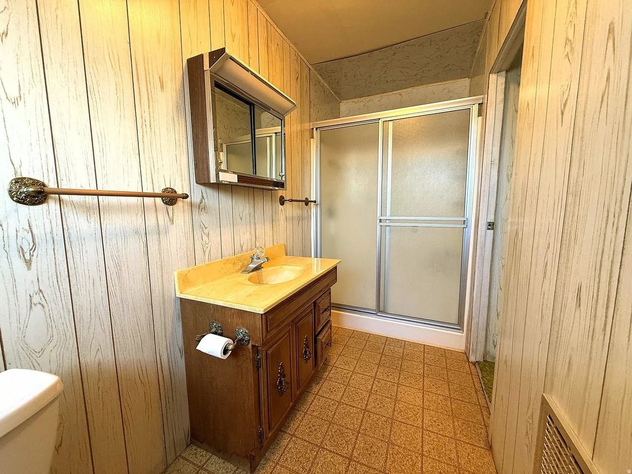 220 Wn - Photo 2 of 14