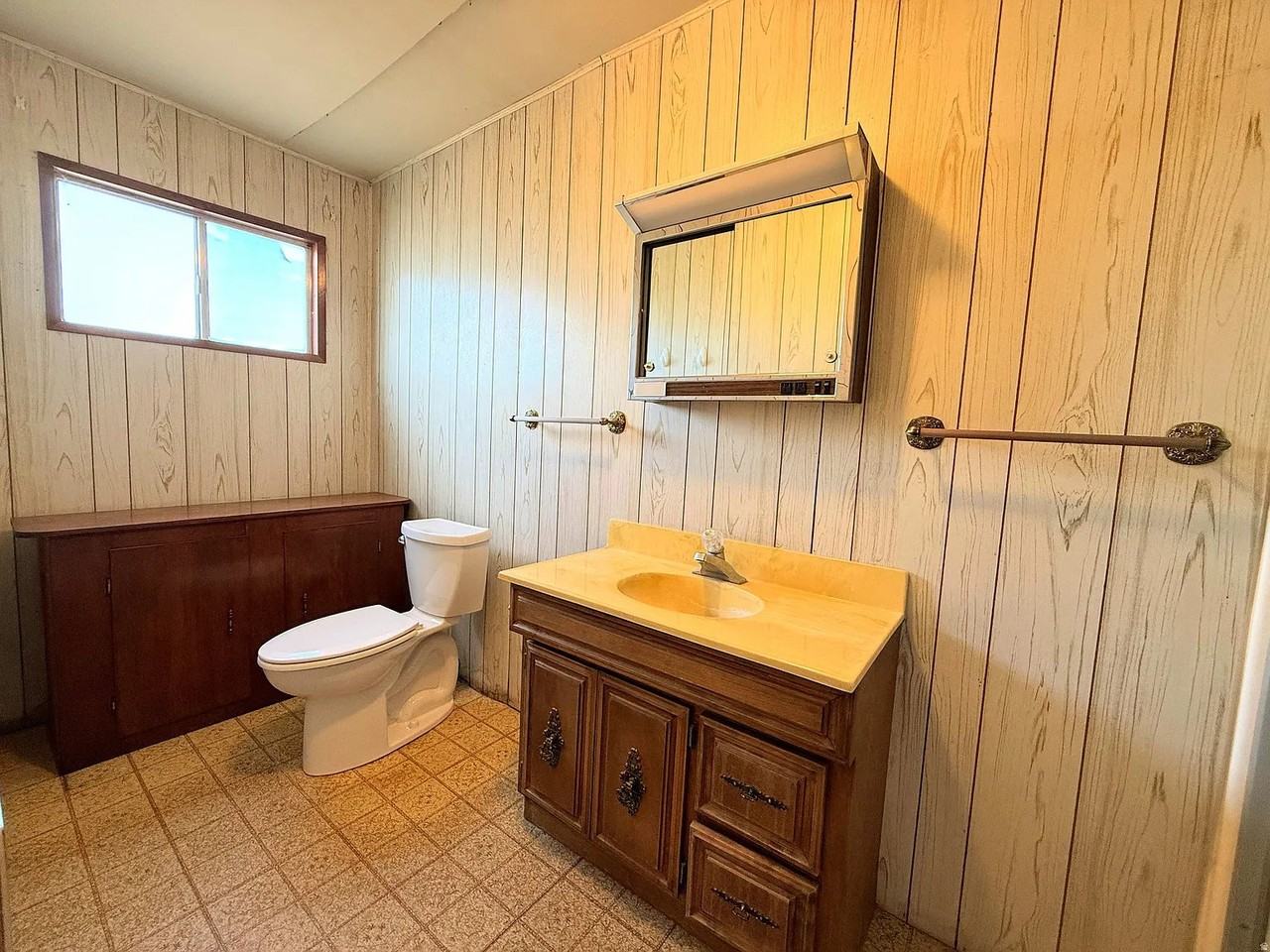 220 Wn - Photo 3 of 14