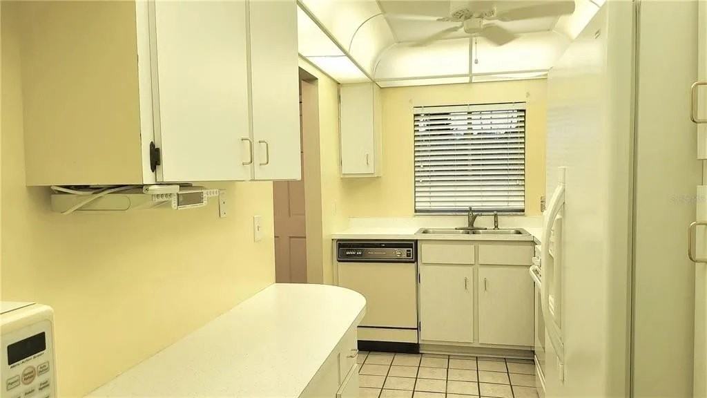 400 El Camino Dr #203 - Photo 2 of 12