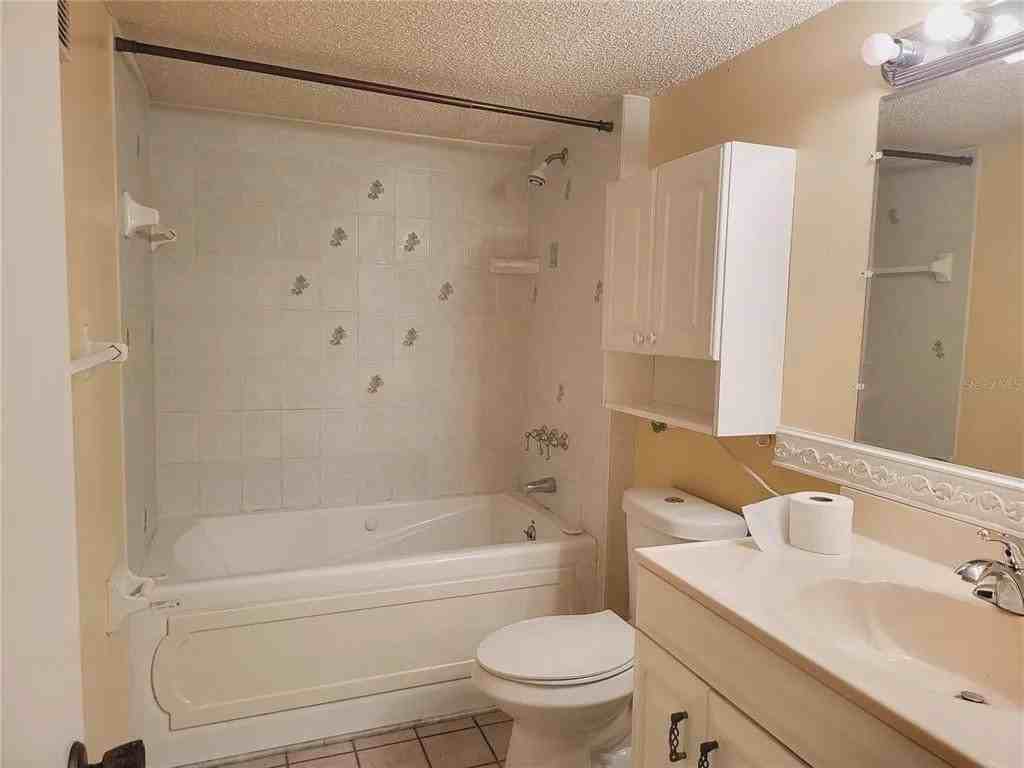 400 El Camino Dr #203 - Photo 6 of 12