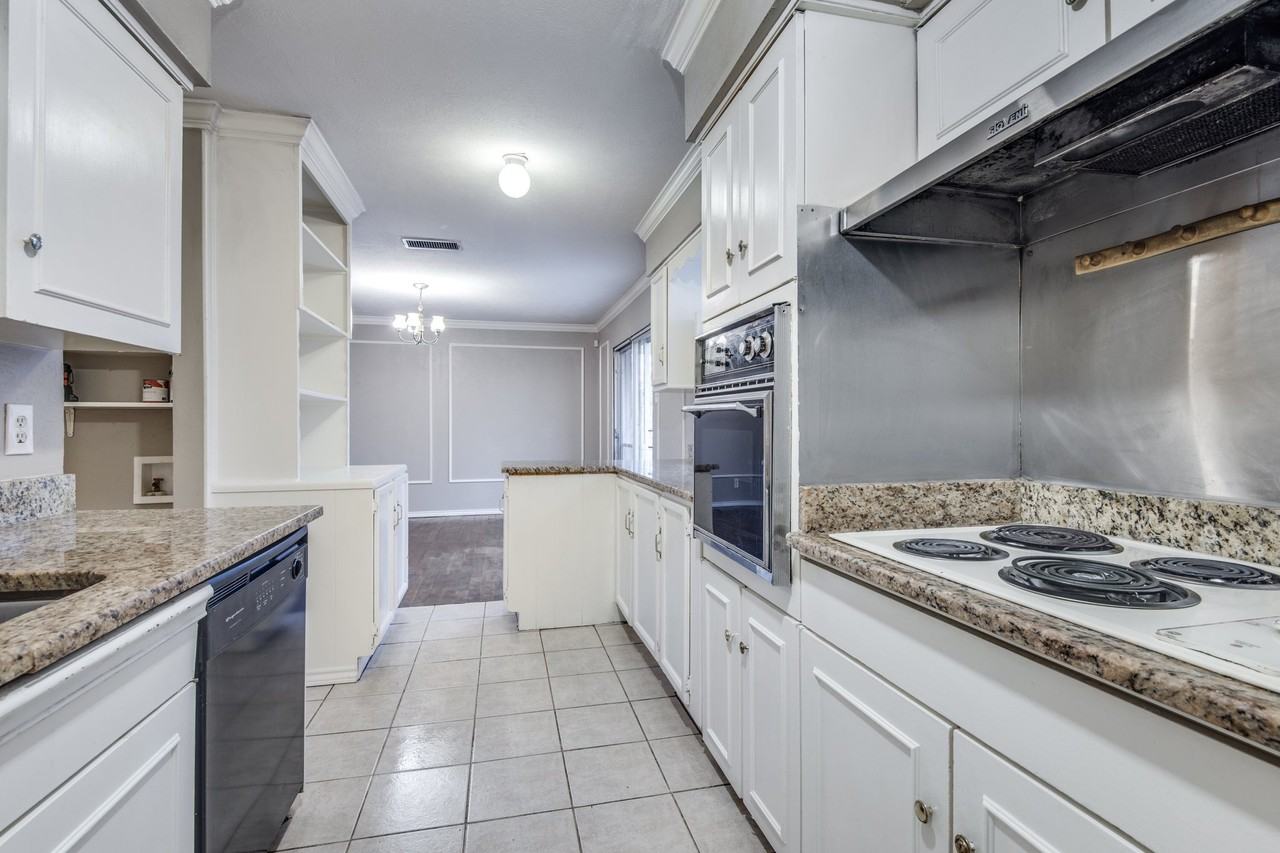 2639 Globe Ave - Photo 3 of 20
