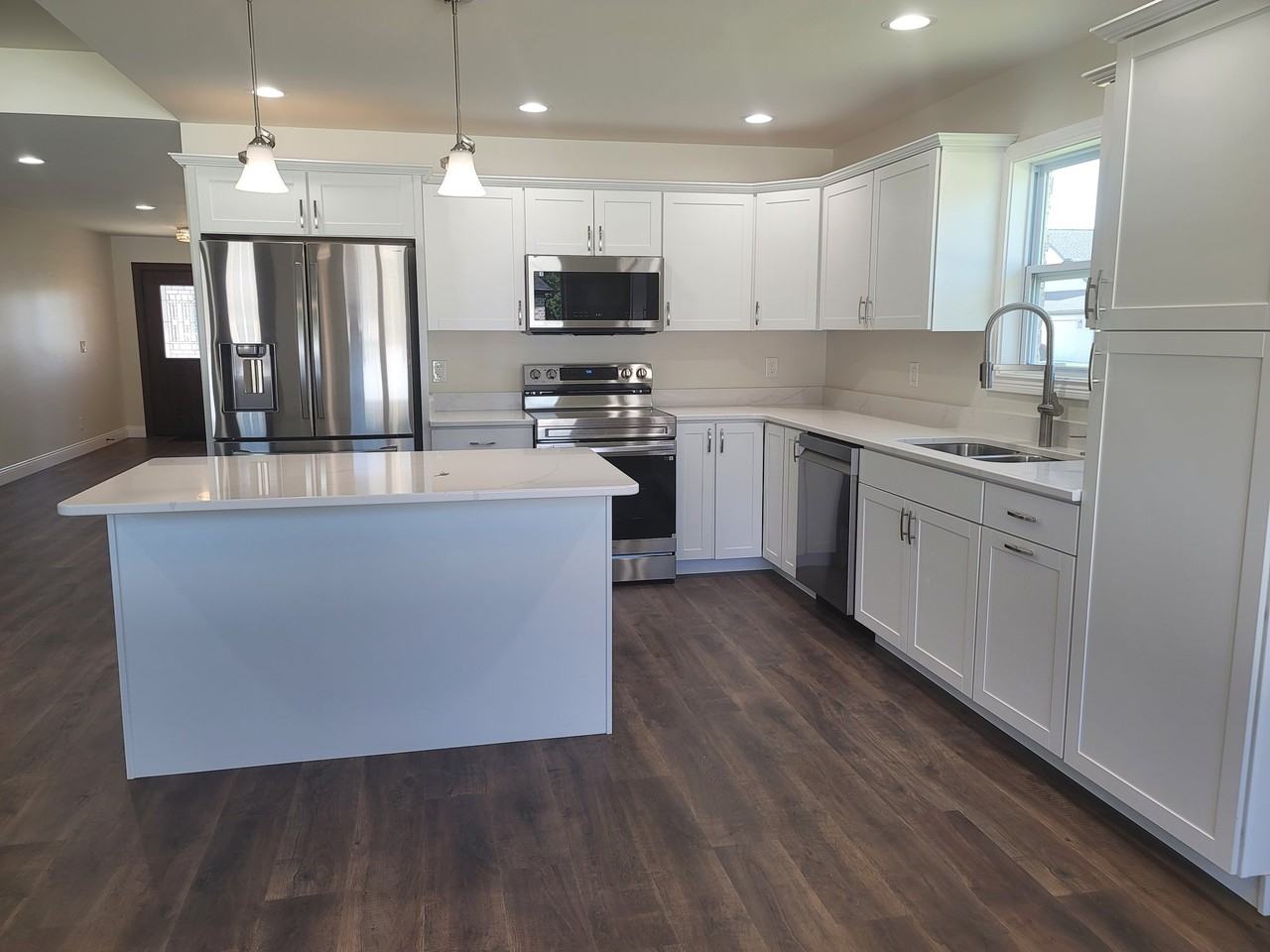 3611 Sand Dr - Photo 5 of 19