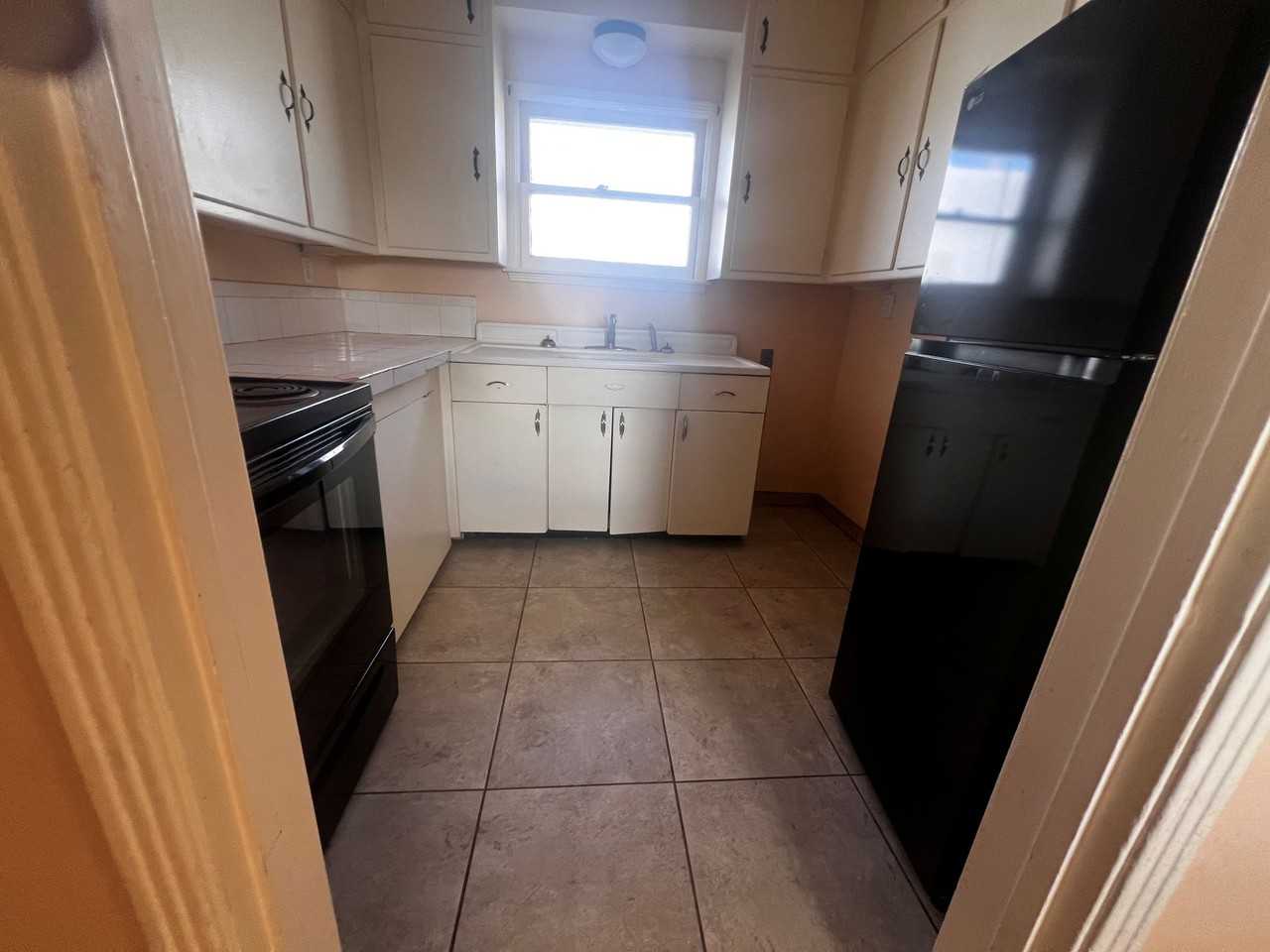 303 Chestnut St #1-2 - Photo 5 of 9
