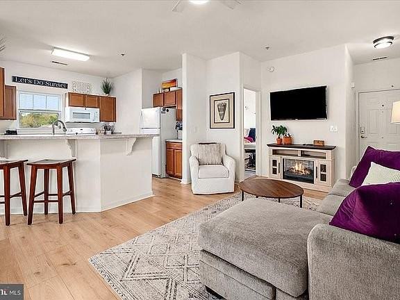 4702 Summer Brook Way #G - Photo 5 of 11