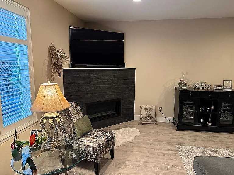 6143 Ne Sherborne St - Photo 2 of 20