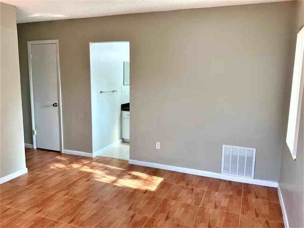 11729 Sw 122nd Ave - Photo 3 of 7