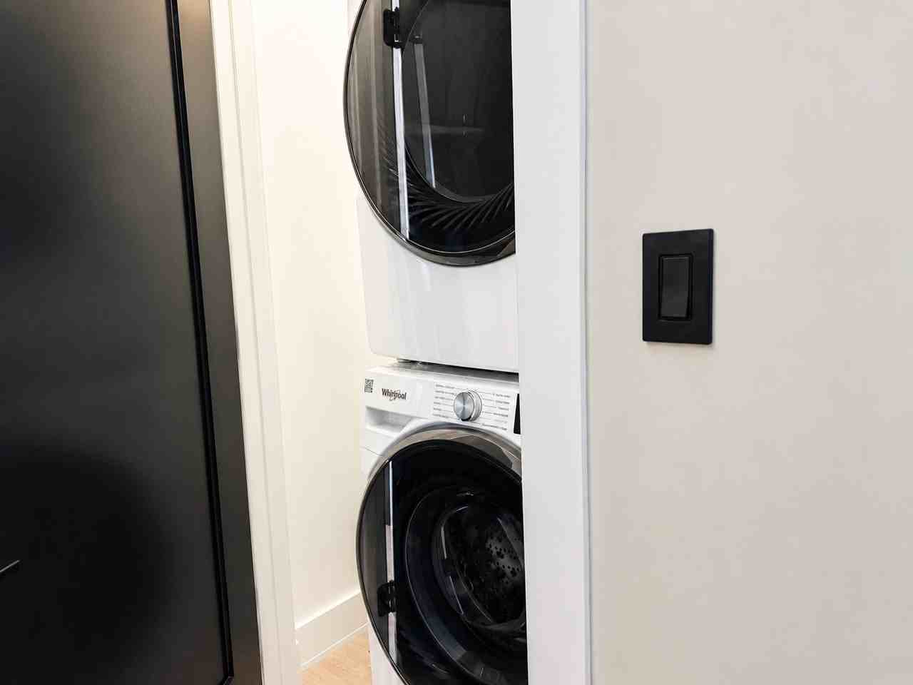 1309 N Rockwell St #2 - Photo 2 of 20