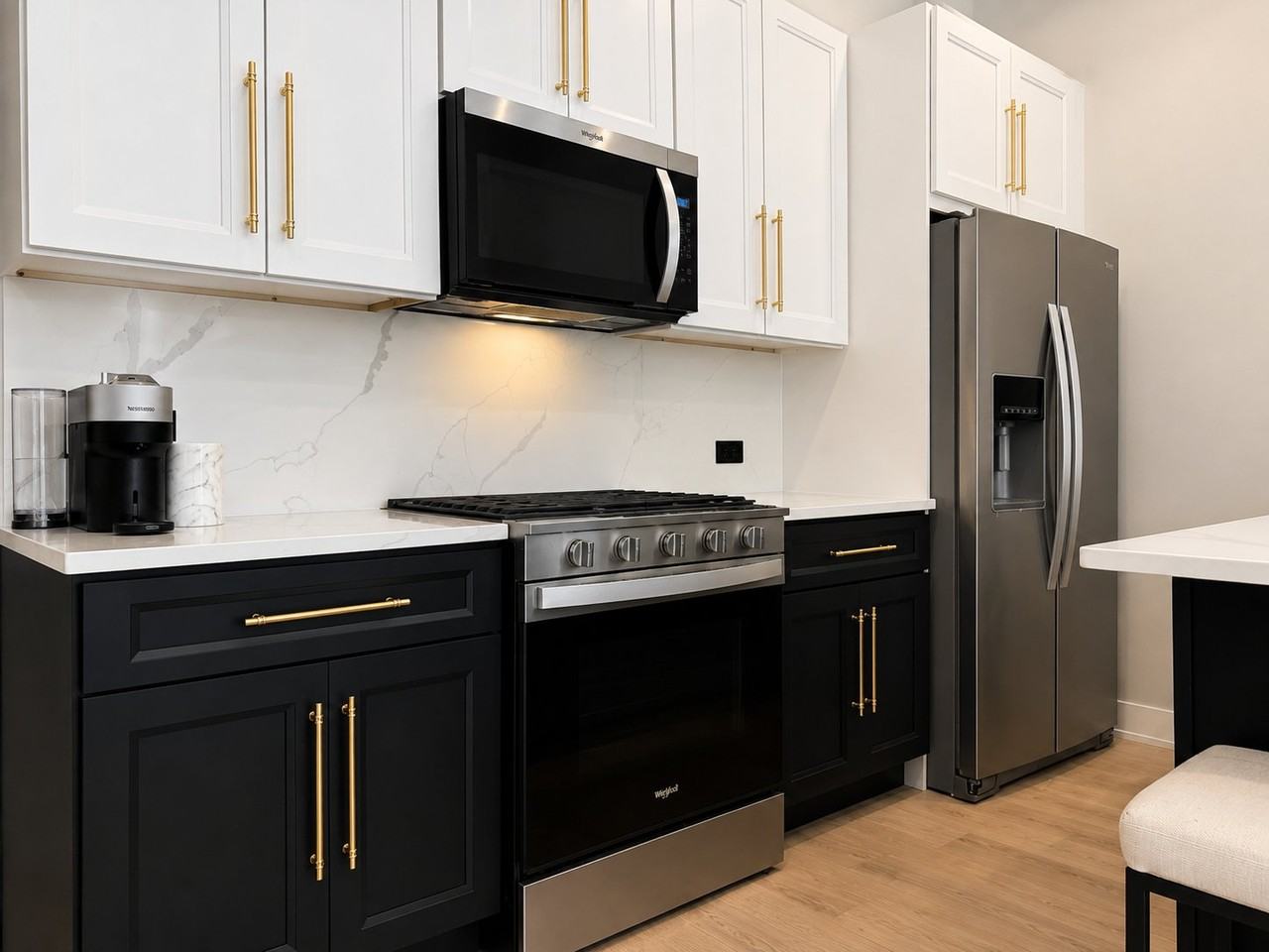 1309 N Rockwell St #2 - Photo 5 of 20
