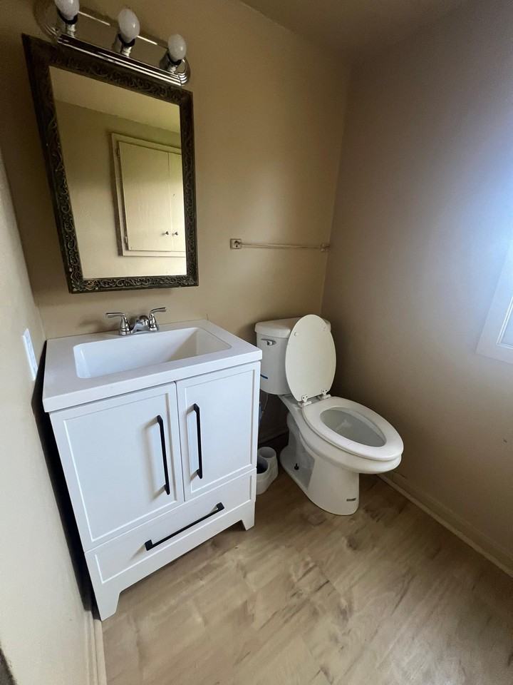 6025 N 35th St - Photo 2 of 8