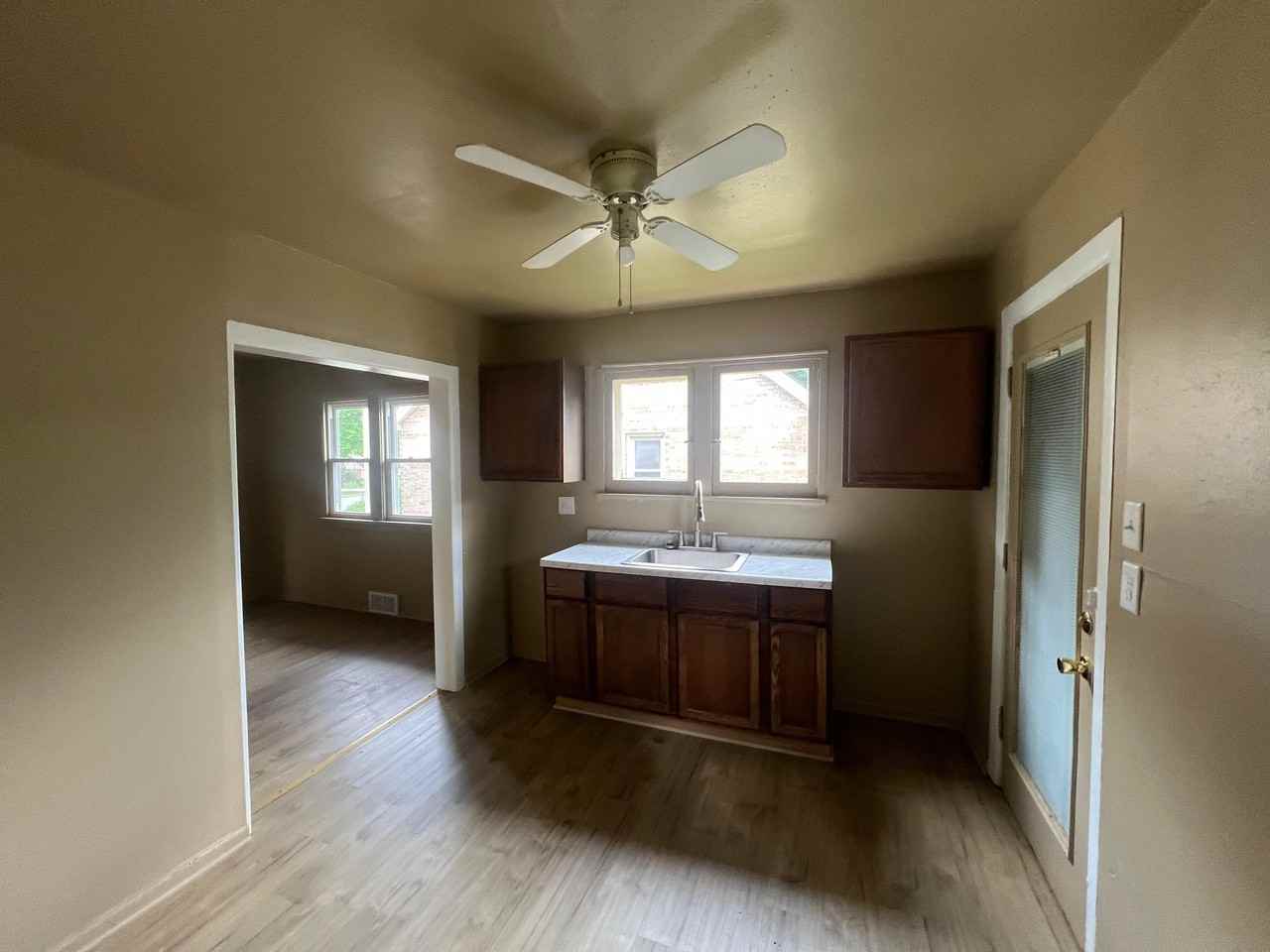 6025 N 35th St - Photo 5 of 8