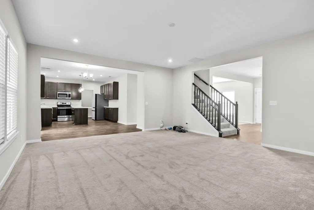 367 Birchwood Dr - Photo 4 of 20