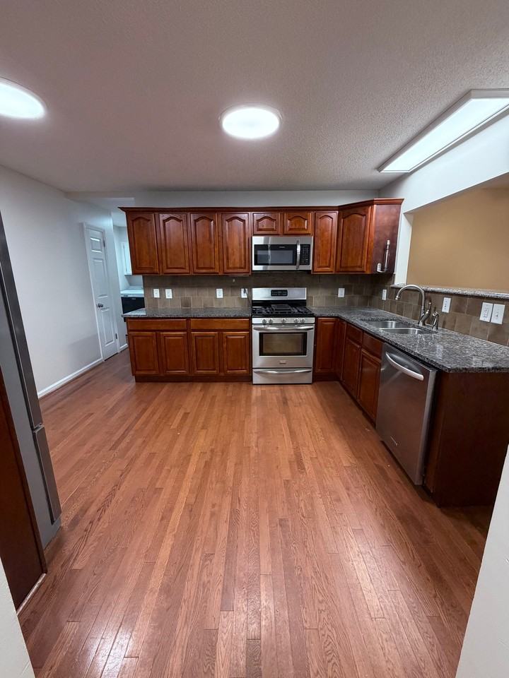 9415 Seasons Dr