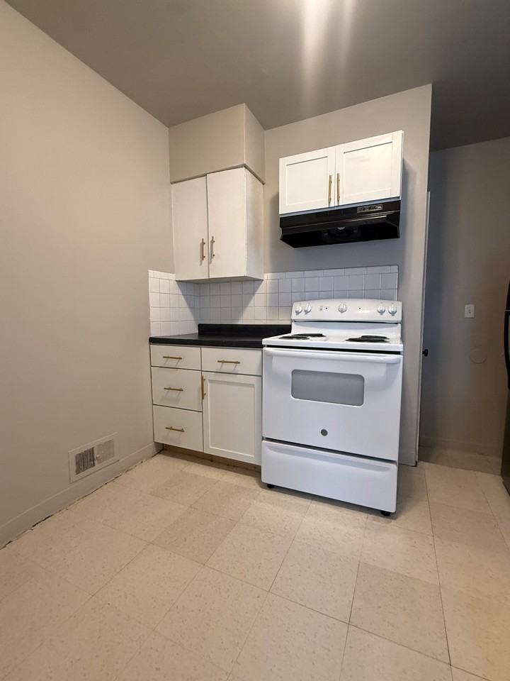 1603 E Rudisill Blvd - Photo 3 of 7
