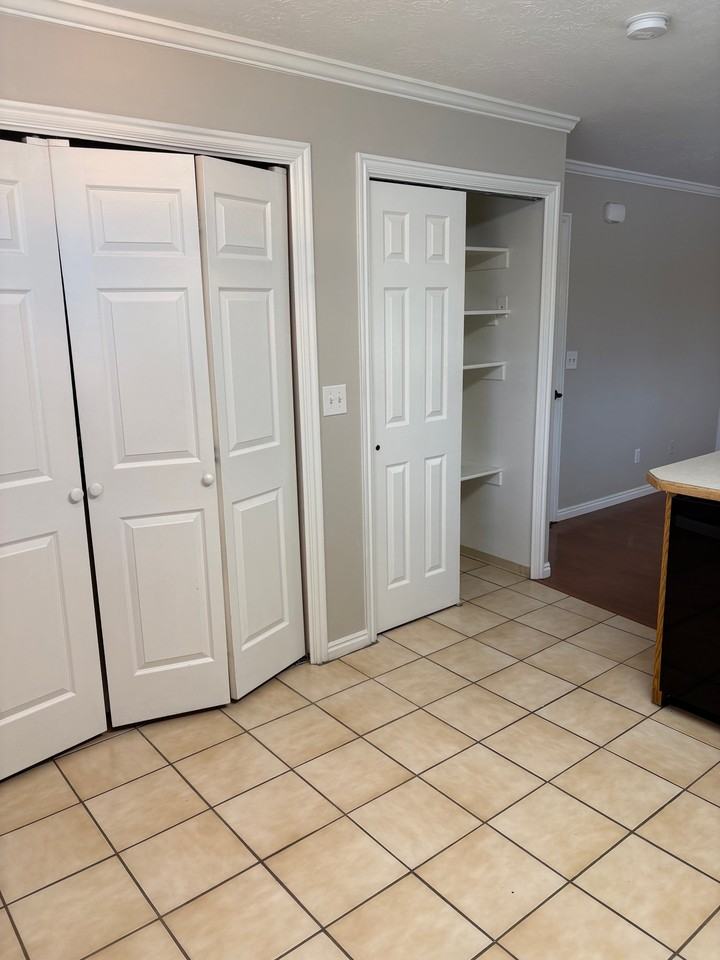 414 W Country Club Dr #1 - Photo 6 of 20