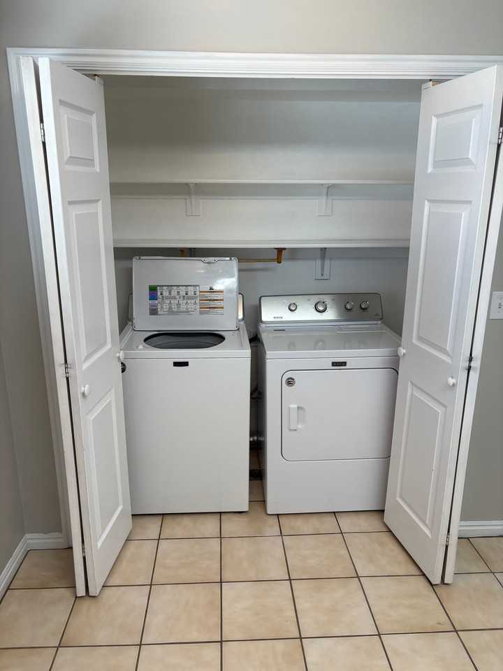 414 W Country Club Dr #1 - Photo 7 of 20