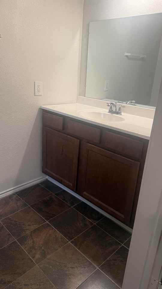 12215 Crosby Lynchburg Rd - Photo 5 of 13