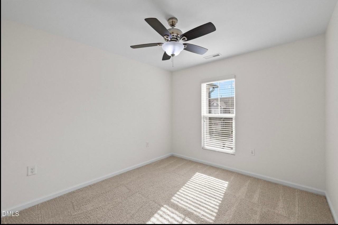 1108 Kudzu St - Photo 6 of 15