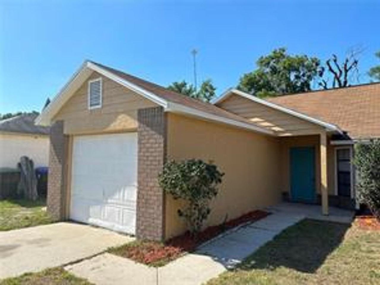 3933 Magnolia Lake Ln