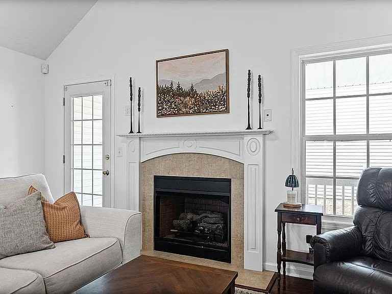 3796 Cindy Jo Dr N - Photo 3 of 20