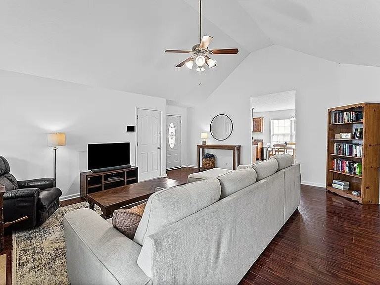3796 Cindy Jo Dr N - Photo 4 of 20