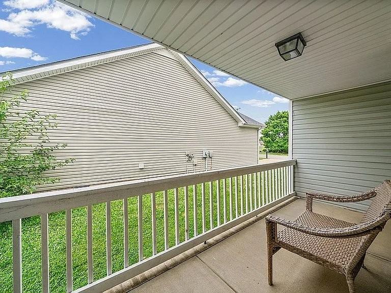 3796 Cindy Jo Dr N - Photo 5 of 20