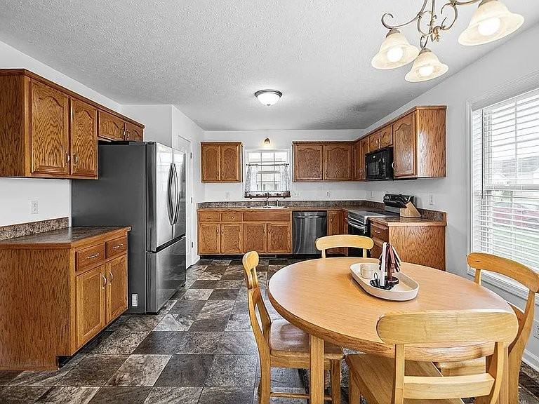 3796 Cindy Jo Dr N - Photo 6 of 20