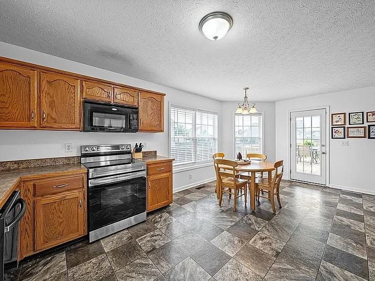 3796 Cindy Jo Dr N - Photo 7 of 20