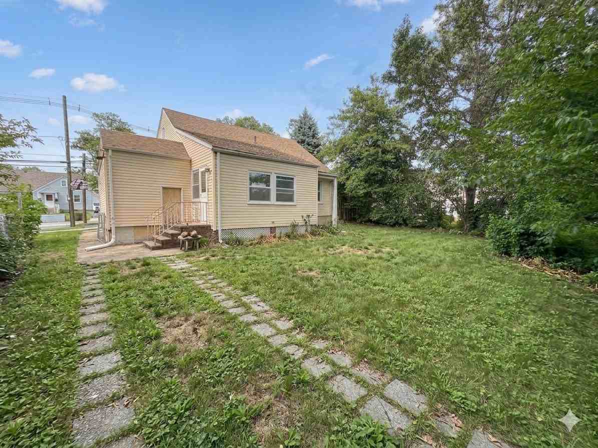 352 E 7th Ave - Photo 3 of 15