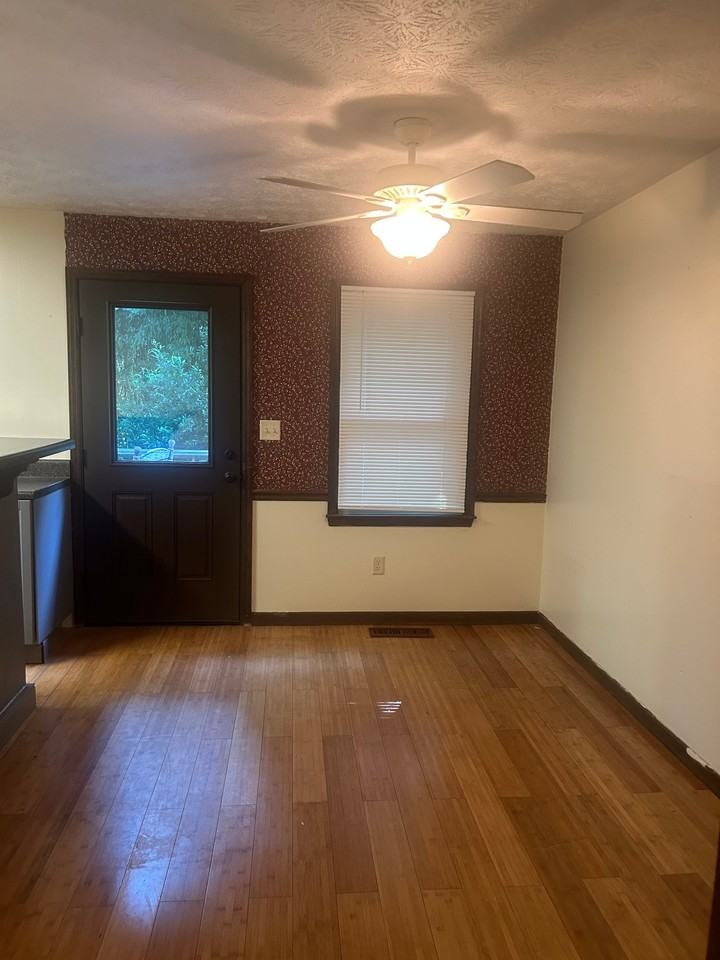 198 Fairfield Cir - Photo 4 of 16