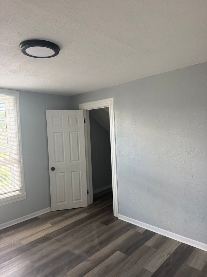 1215 Racine St - Photo 2 of 6
