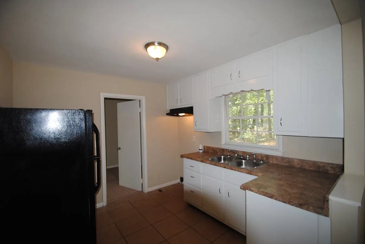 411 Windsor Dr - Photo 3 of 5