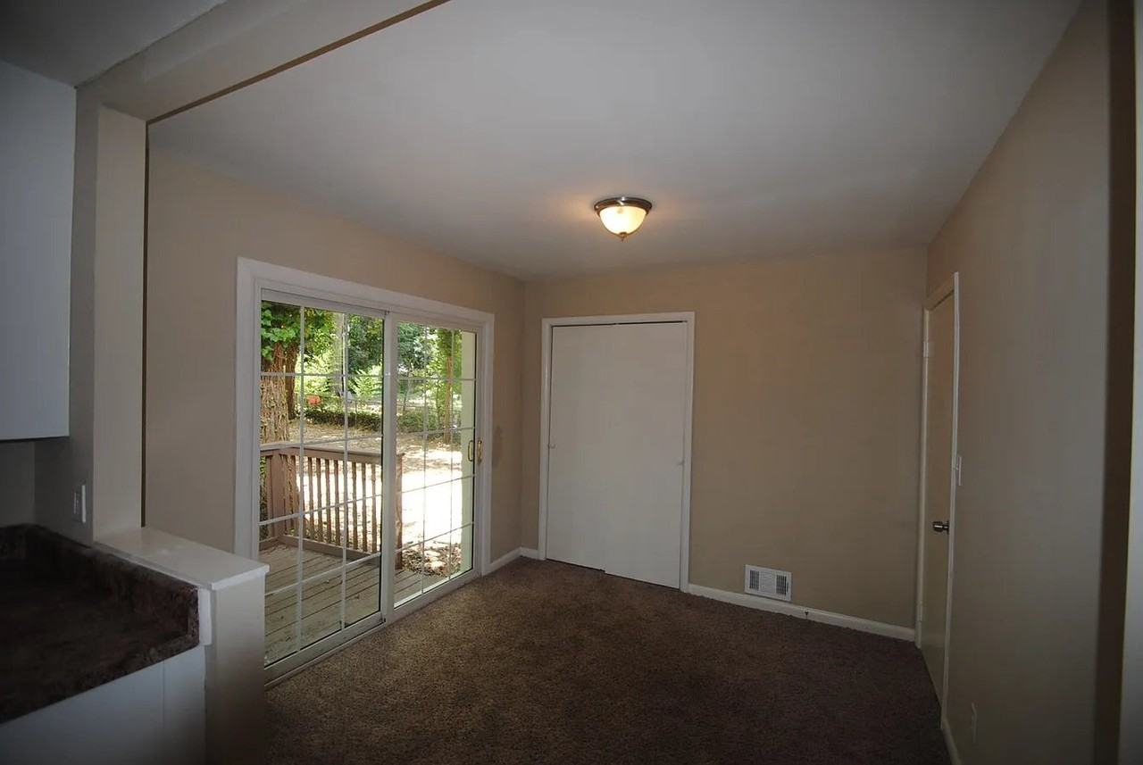 411 Windsor Dr - Photo 5 of 5