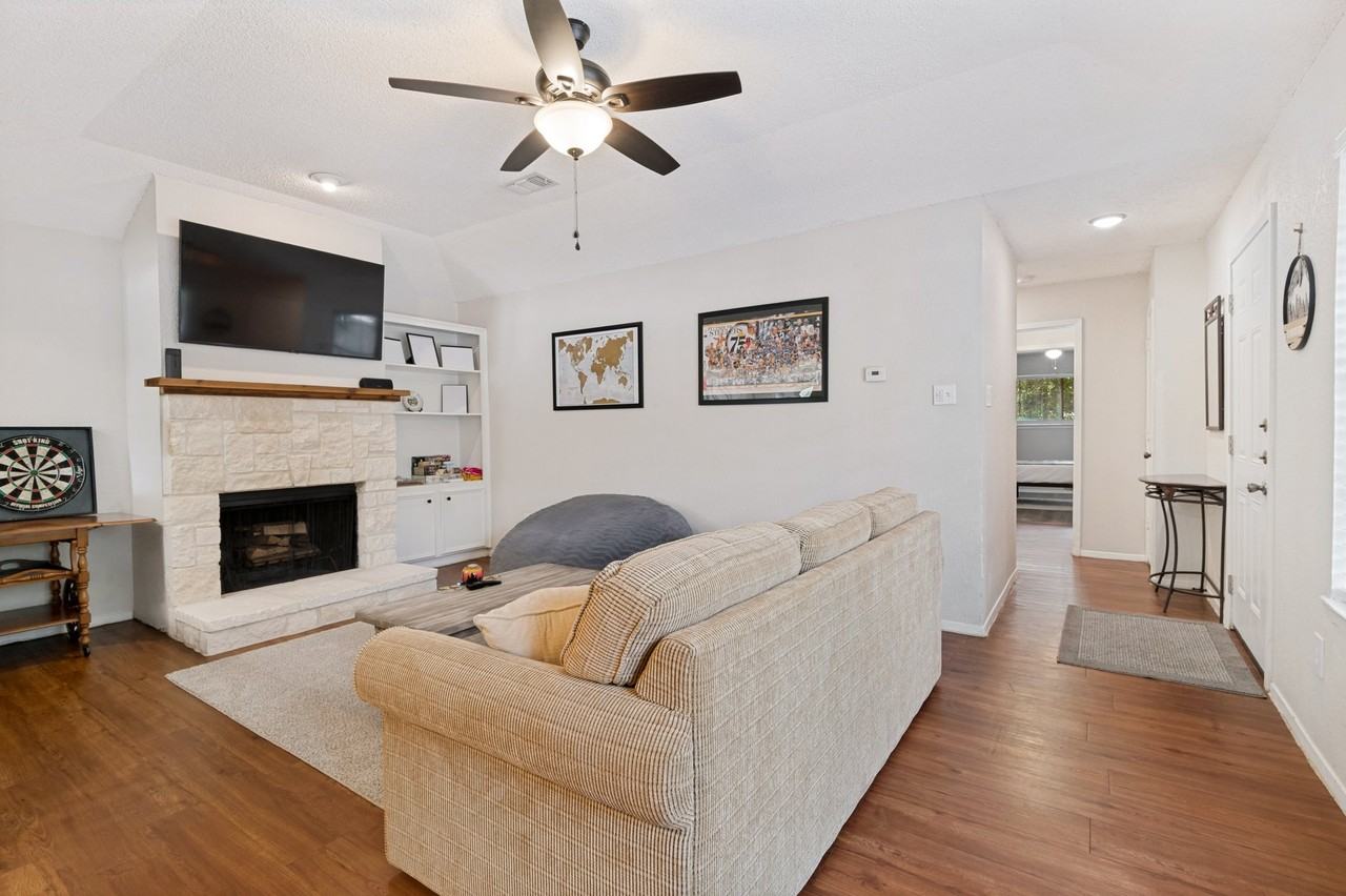 1801 Cousins Ct - Photo 3 of 12
