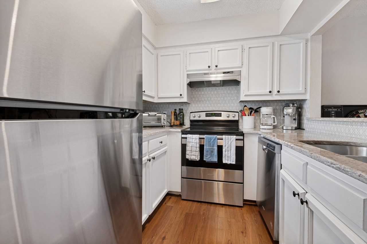 1801 Cousins Ct - Photo 7 of 12