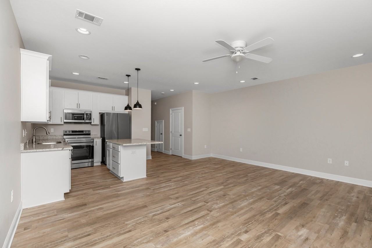 216 Walton Ave - Photo 3 of 19