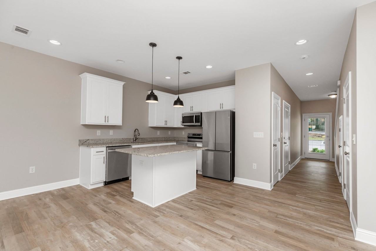 216 Walton Ave - Photo 4 of 19