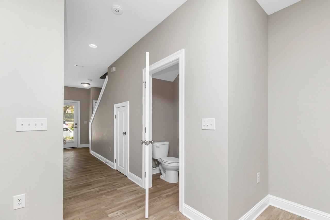 216 Walton Ave - Photo 5 of 19