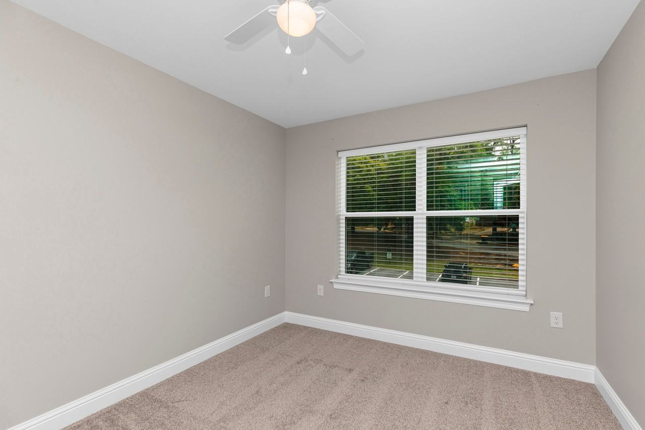 216 Walton Ave - Photo 6 of 19
